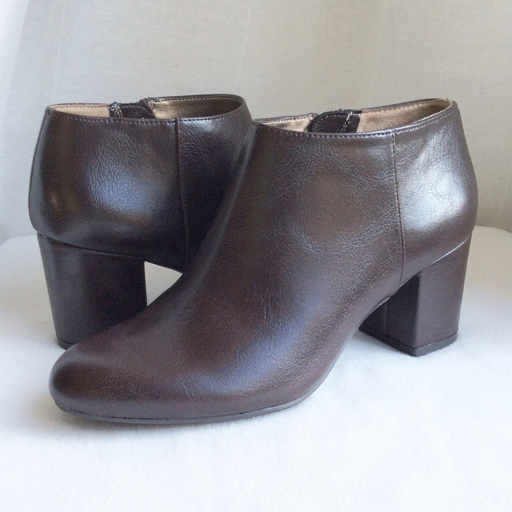 ⭐️LIFE STRIDE PARIGI BROWN BOOTIE⭐️